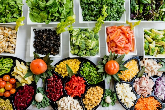 Tampilan website kuliner dengan menu makanan segar
